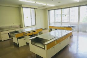 【飯田橋駅2分】撮影やイベントに最適な学校跡地のレンタルスペース(3Fフロア貸し)