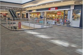 【イオンモール宮崎】東Aブリッジ(シマムラ前東側)