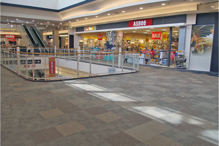 【イオンモール宮崎】東Aブリッジ(シマムラ前東側)の画像1