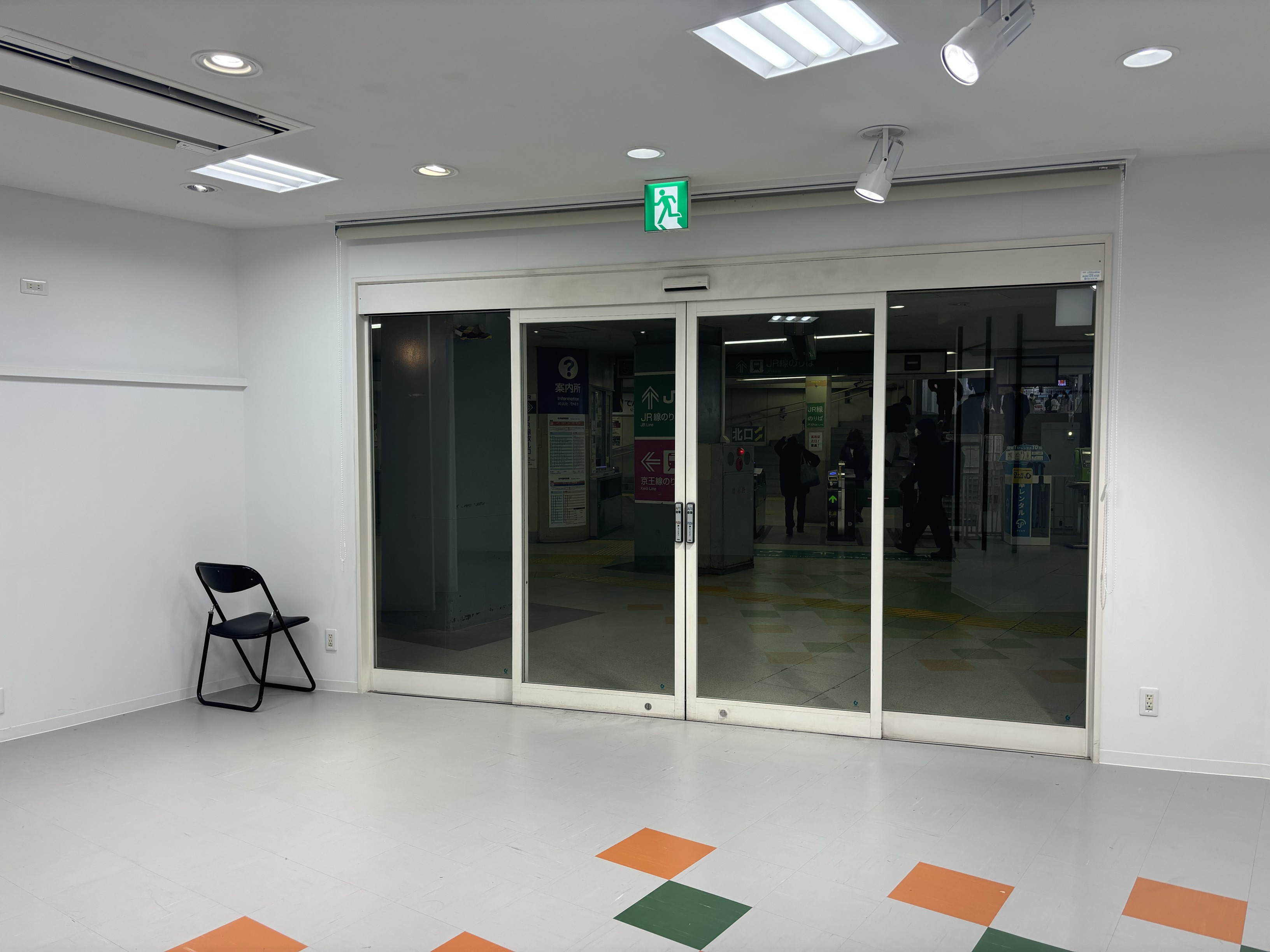 【高尾駅店舗】南口改札前52ラッチ　物販、プロモーションイベントに最適、高尾駅南口直結のイベントスペース