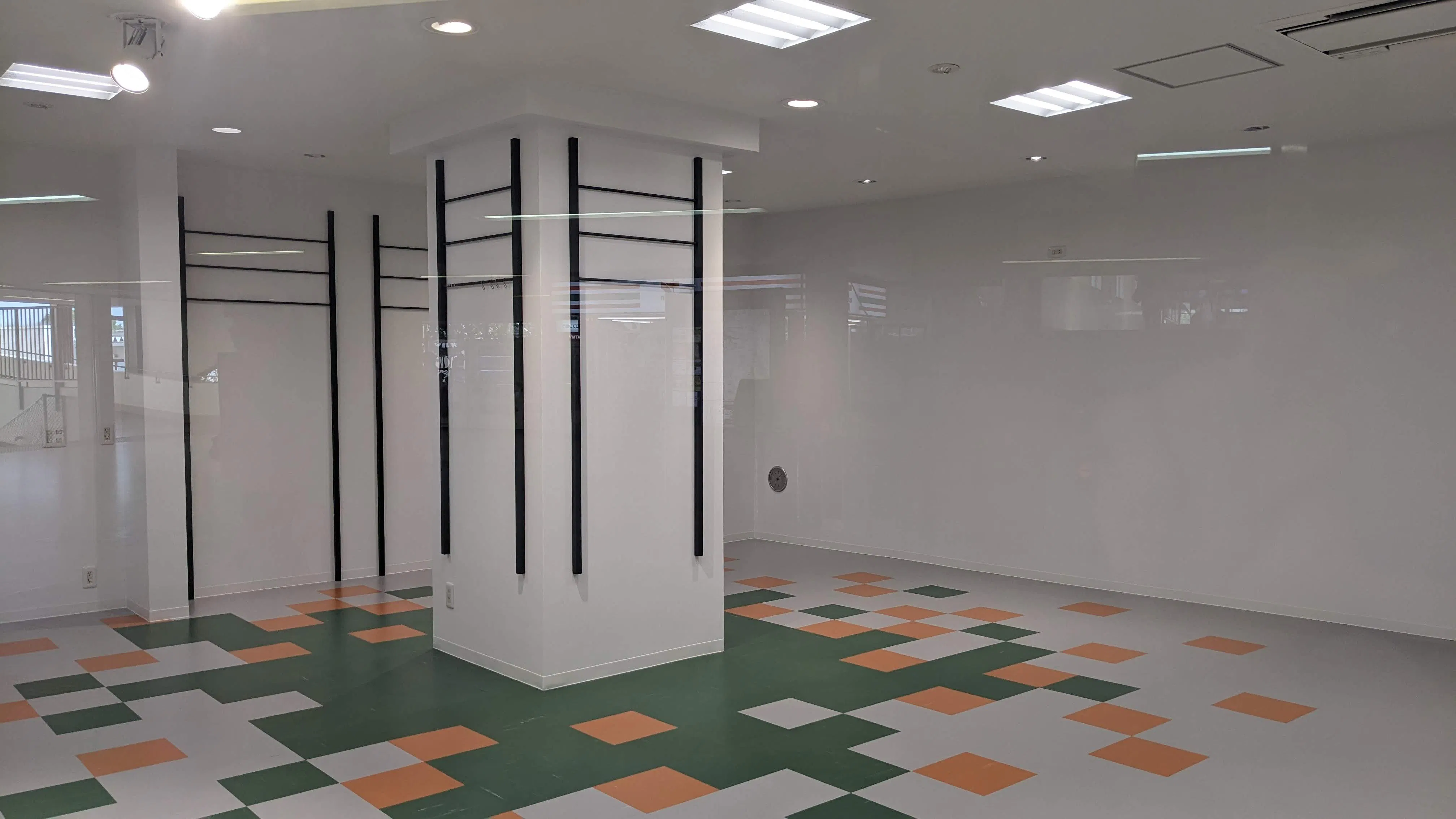 【高尾駅店舗】南口改札前52ラッチ 物販、プロモーションイベントに最適、高尾駅南口直結のイベントスペース