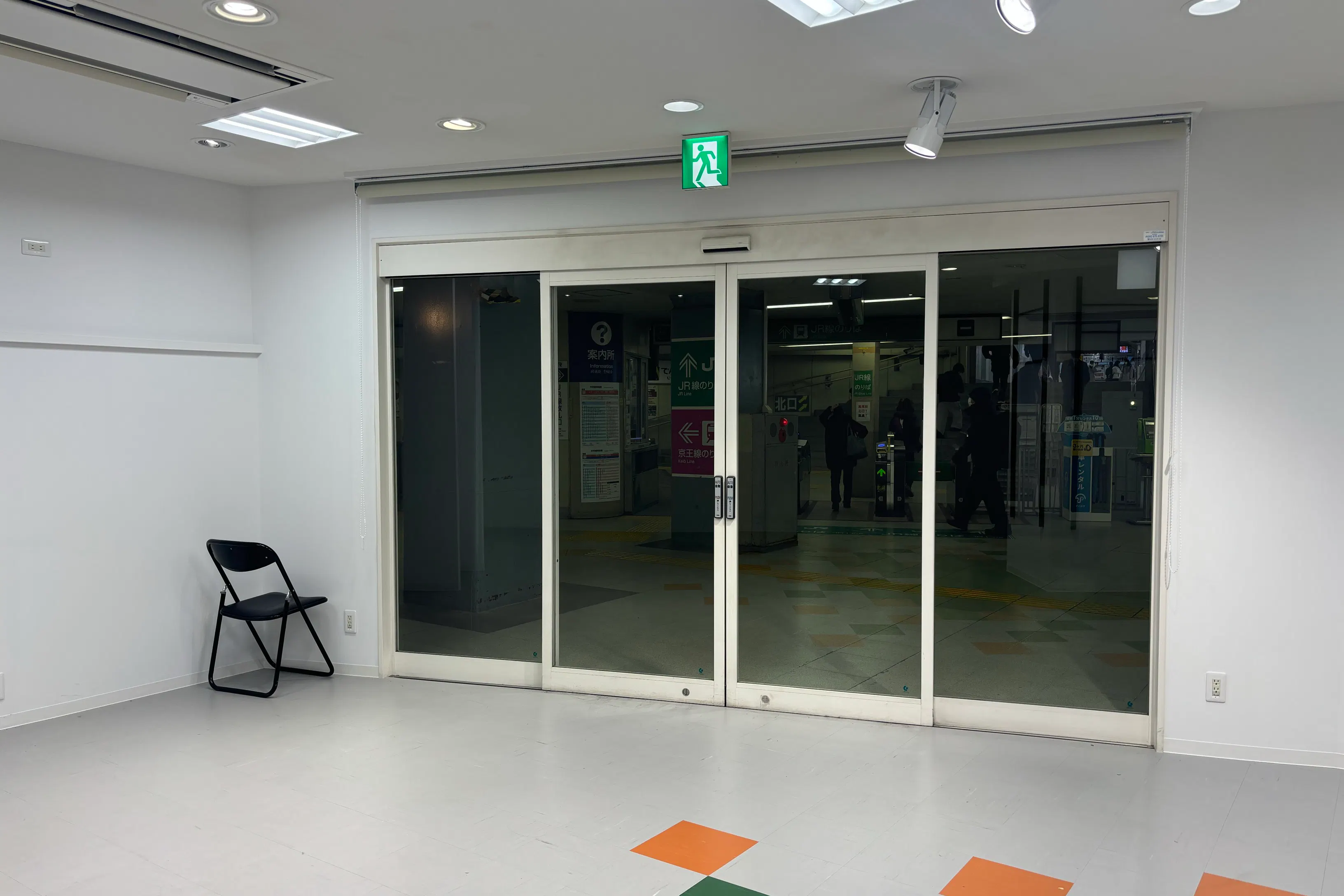 【高尾駅店舗】南口改札前52ラッチ 物販、プロモーションイベントに最適、高尾駅南口直結のイベントスペース