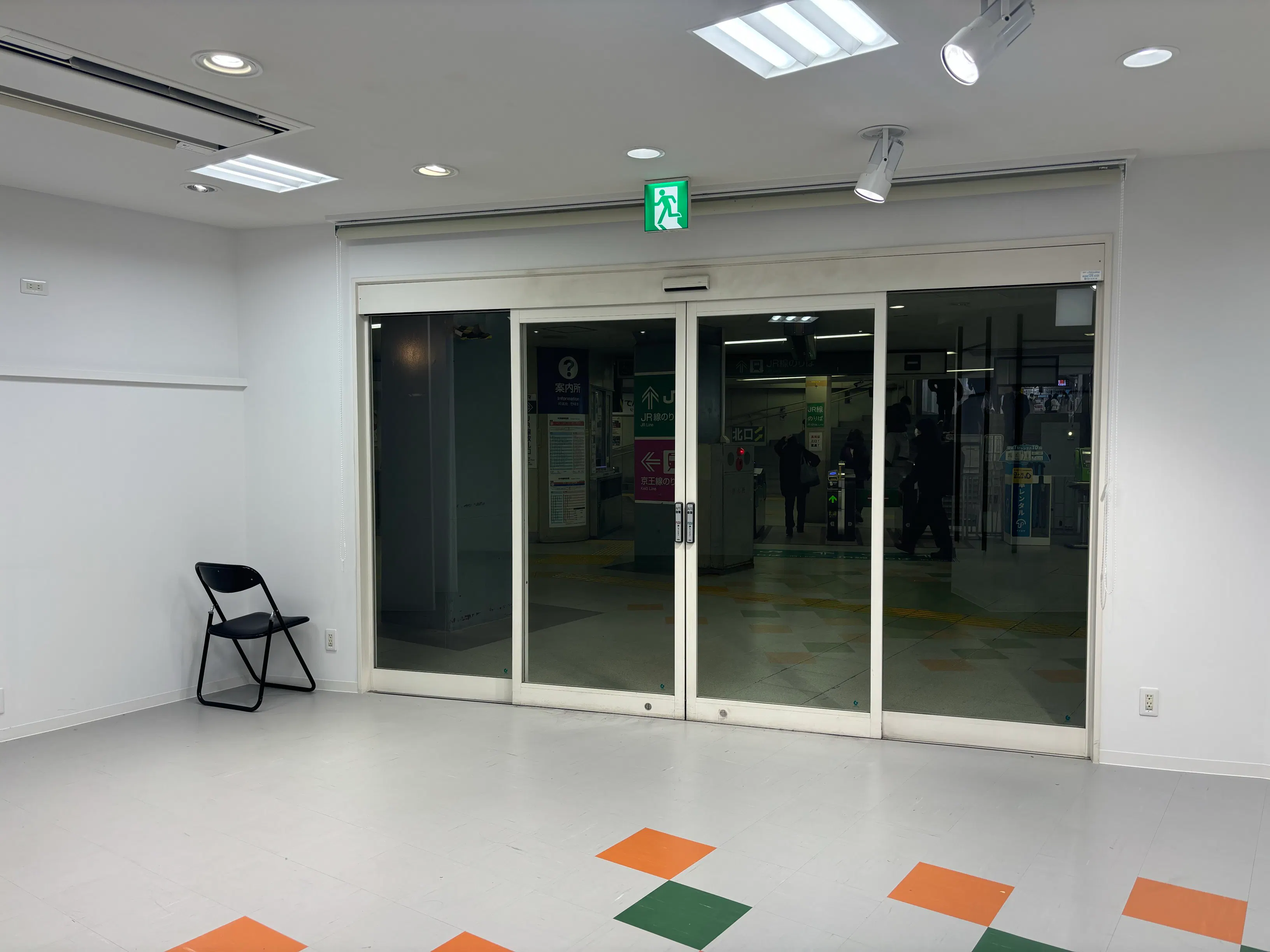 【高尾駅店舗】南口改札前52ラッチ 物販、プロモーションイベントに最適、高尾駅南口直結のイベントスペース