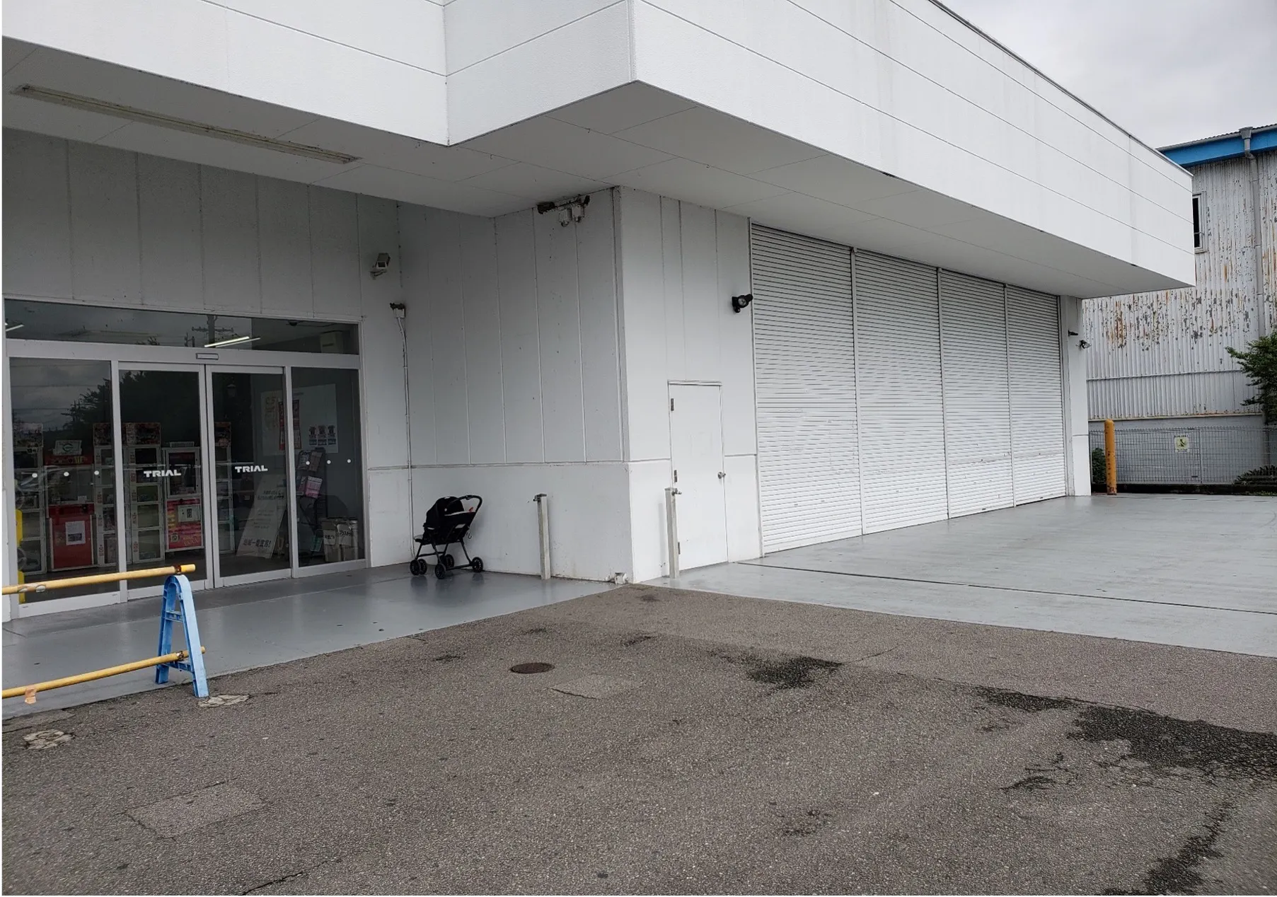 【スーパーセンタートライアル半田亀崎店】キッチンカー（調理営業）出店限定/屋外スペース