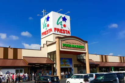 【フレスタ新見店】キッチンカーに利用可能な店頭入り口スペース