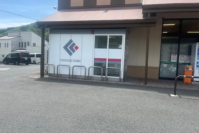 【フレスタ新見店】キッチンカーに利用可能な店頭入り口スペース