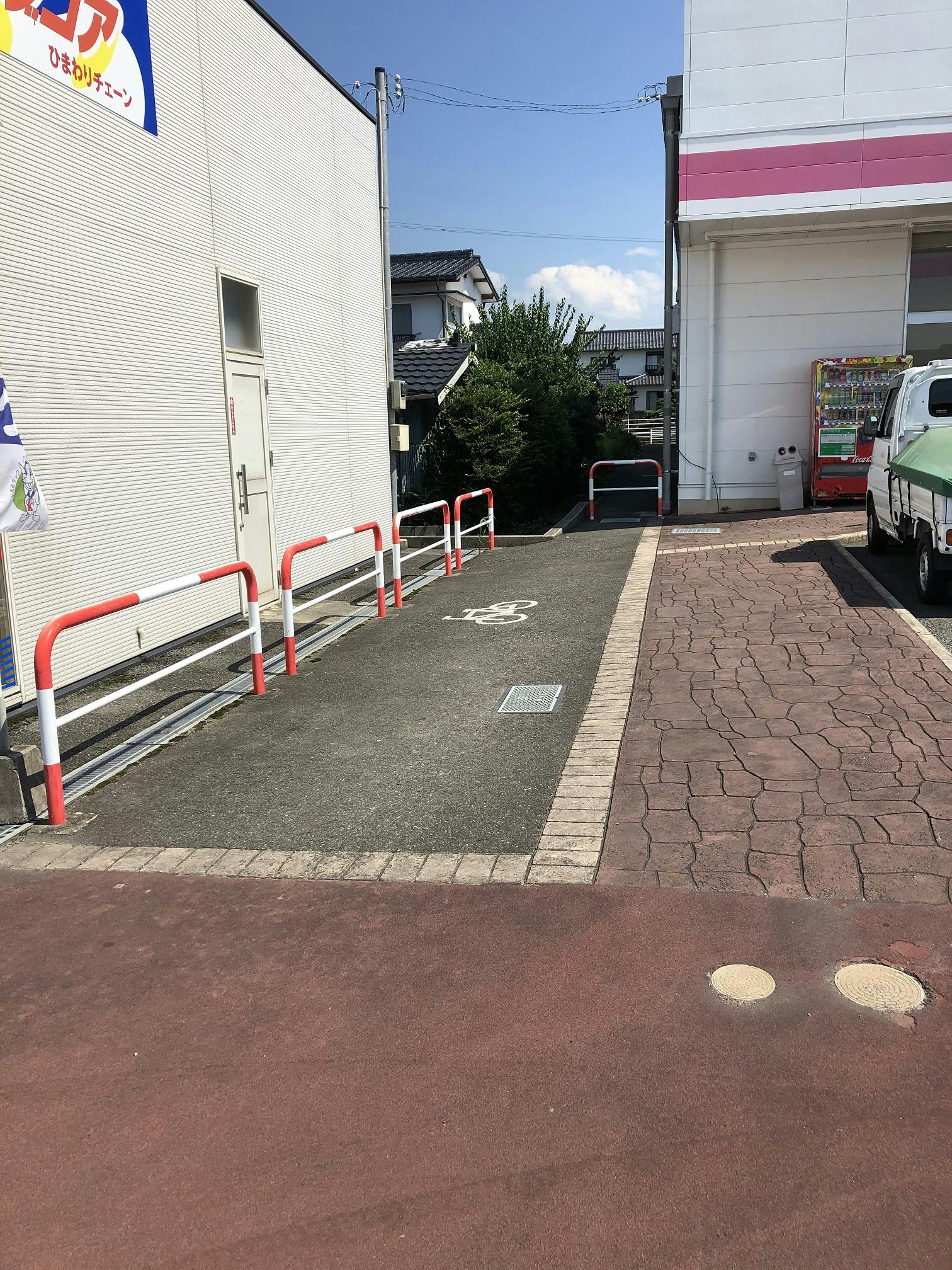 【フレスポ菊池】駐輪場利用車に向けた販促イベントに適した屋外スペース