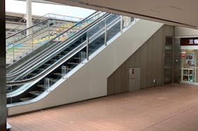 【経堂コルティ】経堂コルティ2階エスカレーター横