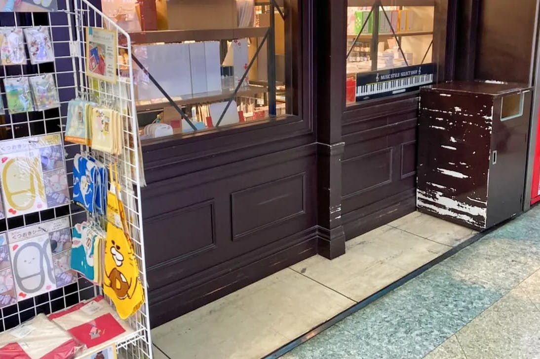 【明屋書店中野ブロードウェイ店】中野駅5分の好立地でプロモーションに最適!サブカルの聖地である中野ブロードウェイ内の書店入口前催事スペース