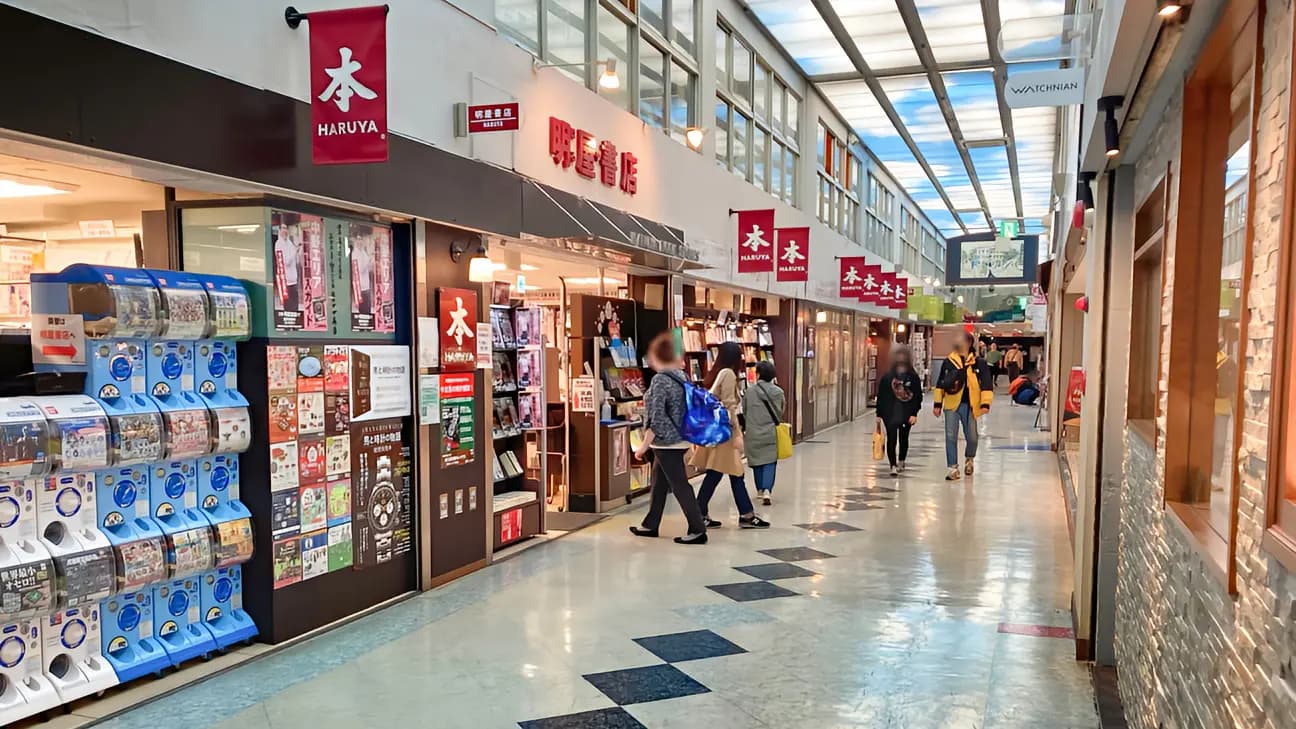 【明屋書店中野ブロードウェイ店】中野駅5分の好立地でプロモーションに最適！サブカルの聖地である中野ブロードウェイ内の書店入口前催事スペース