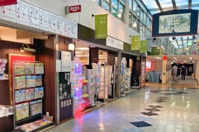 【明屋書店中野ブロードウェイ店】中野駅5分の好立地でプロモーションに最適!サブカルの聖地である中野ブロードウェイ内の書店入口前催事スペース
