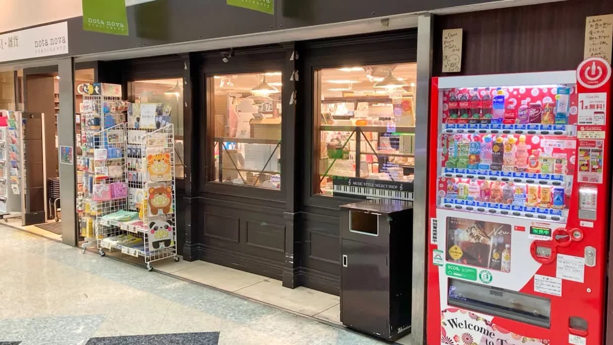 【明屋書店中野ブロードウェイ店】中野駅5分の好立地でプロモーションに最適！サブカルの聖地である中野ブロードウェイ内の書店入口前催事スペース