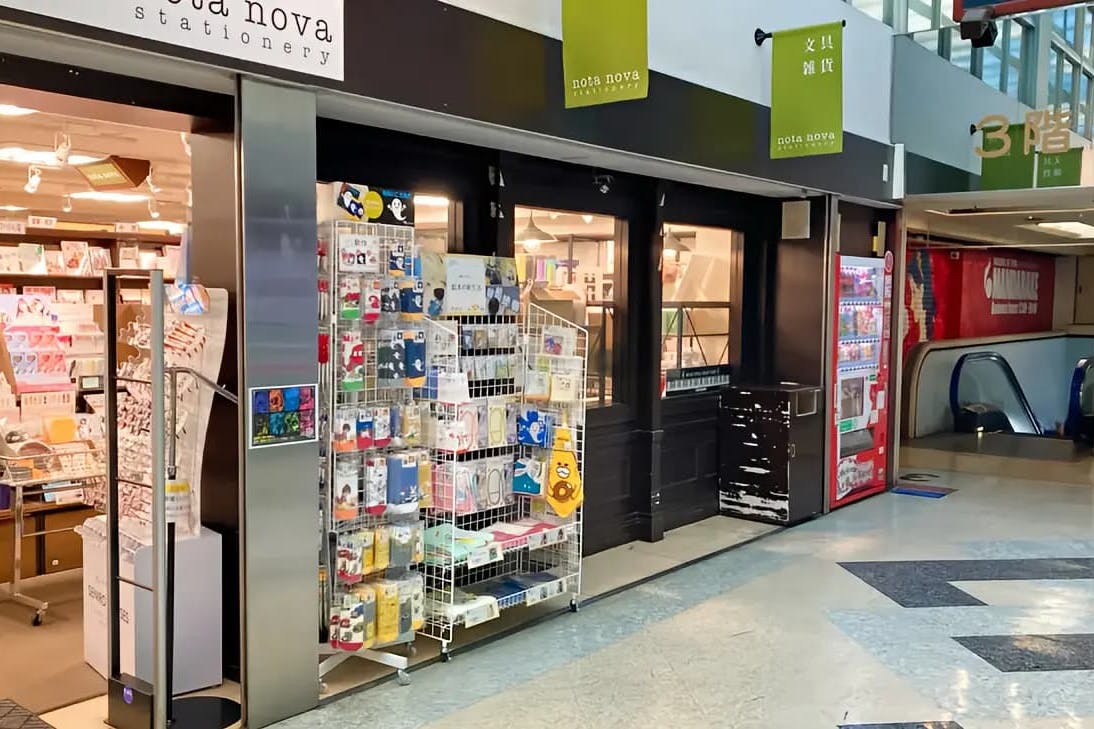 【明屋書店中野ブロードウェイ店】中野駅5分の好立地でプロモーションに最適!サブカルの聖地である中野ブロードウェイ内の書店入口前催事スペース