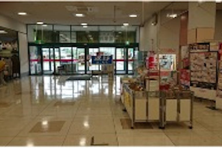 【イオン南淡路店】各種プロモーションに最適な正面入口前のイベントスペースの画像2