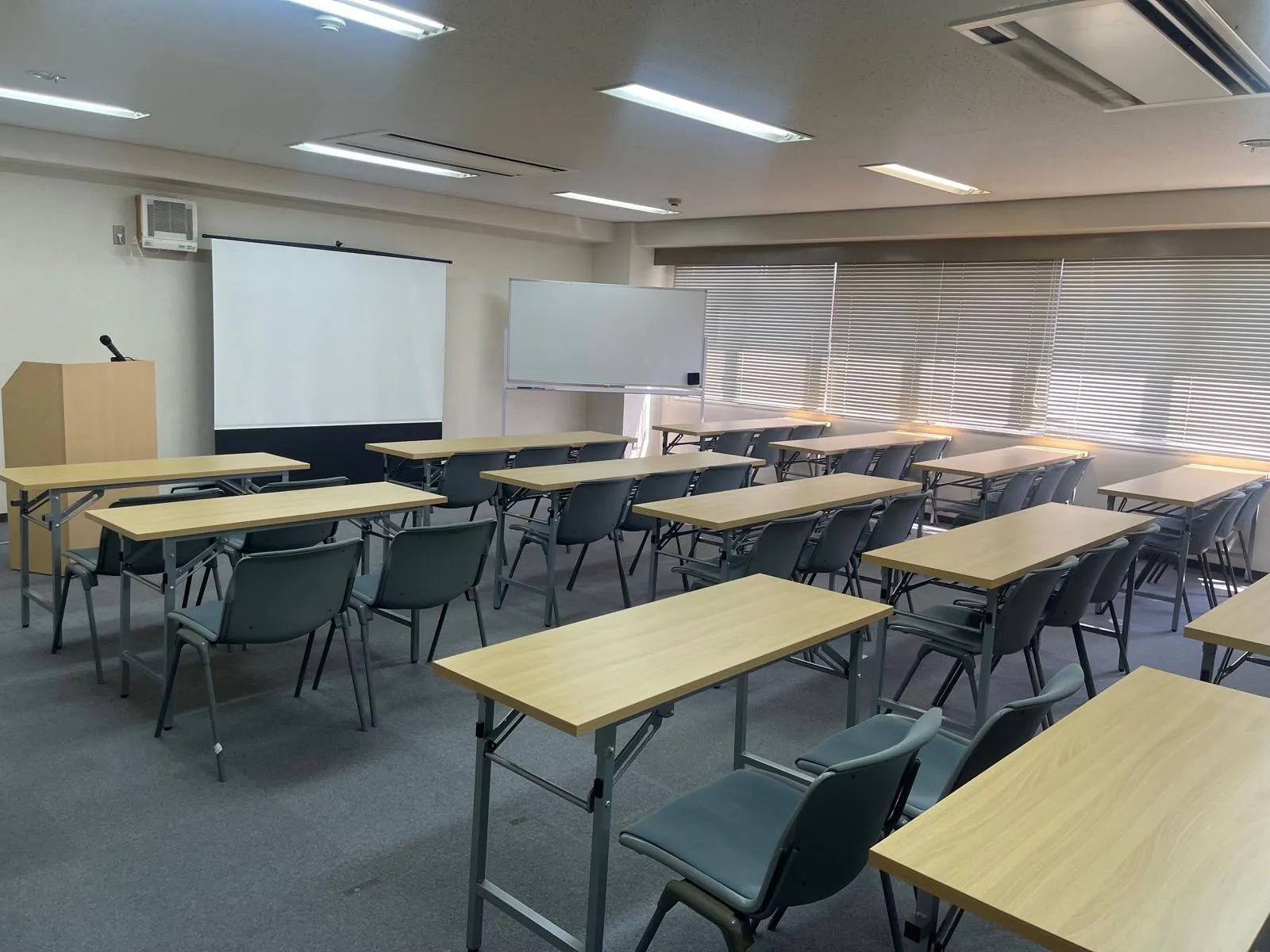 【四ツ橋・近商ビル|四ツ橋駅30秒】最大38名まで利用できる貸し会議室(7階B区画)