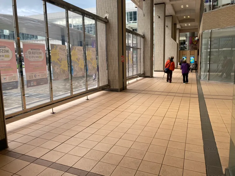 【マリエとやま】ポップアップストアや各種PR利用に適した人通りの多い半屋外のイベントスペース