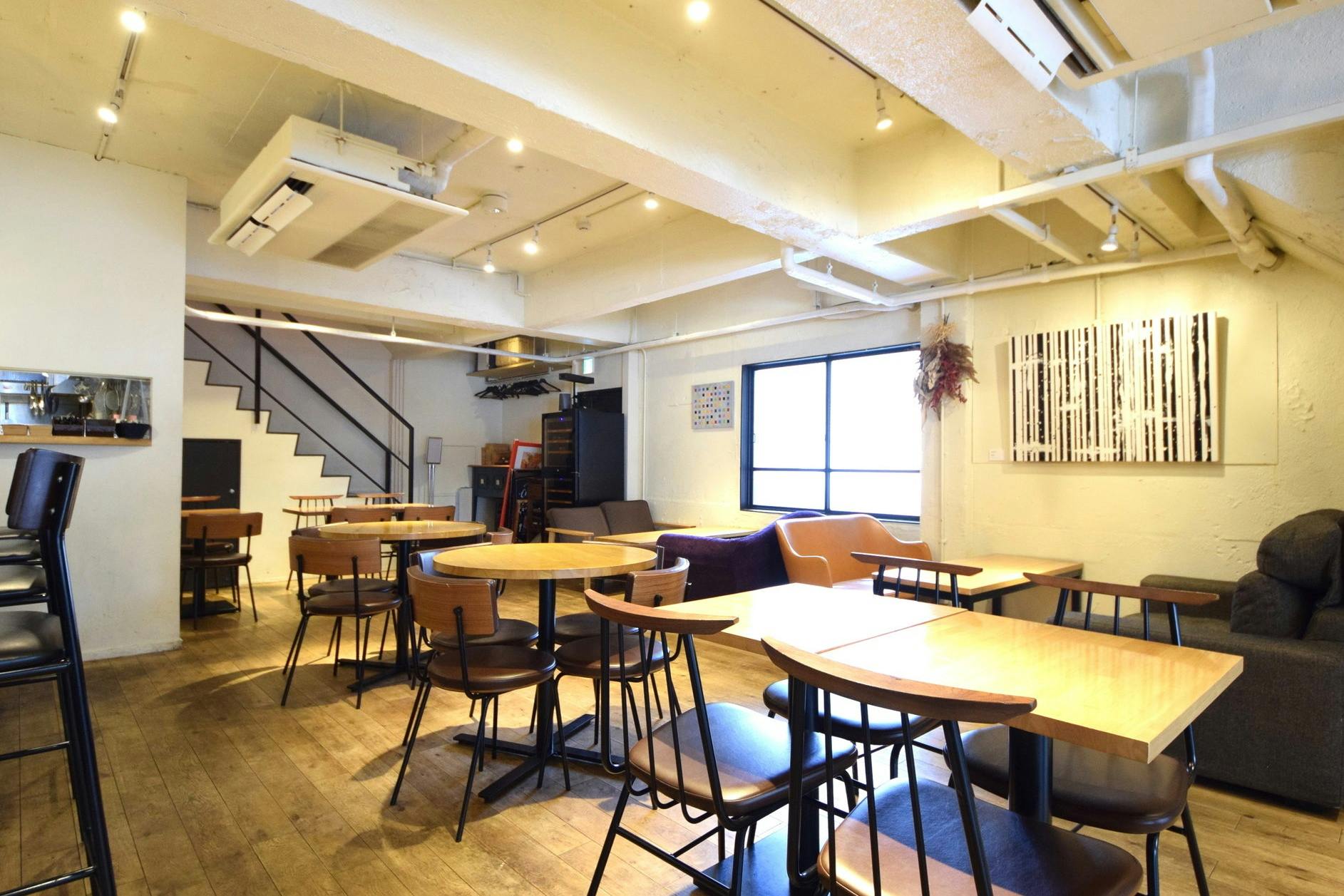 【表参道駅6分】 動画やスチール撮影に最適なレンガ壁の外観が特徴的な路面レンタルスペース