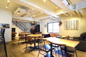 【表参道駅6分】 動画やスチール撮影に最適なレンガ壁の外観が特徴的な路面レンタルスペース