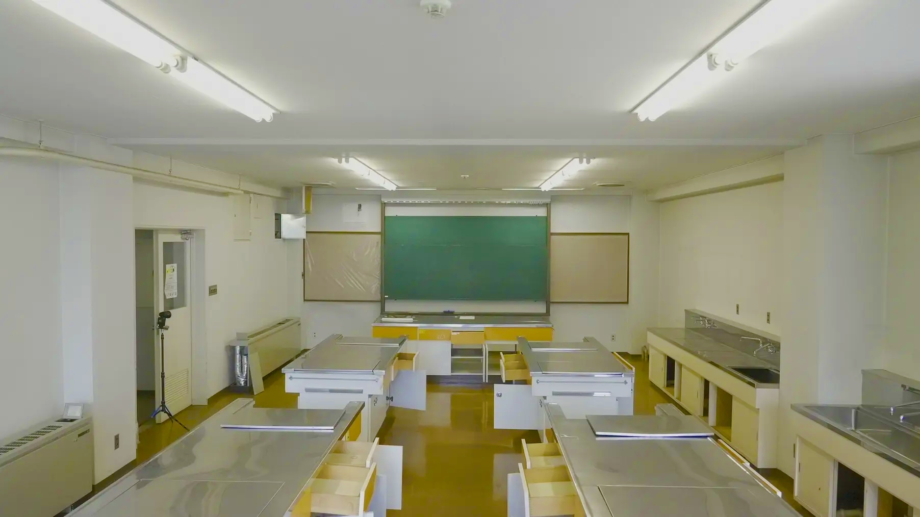 【飯田橋駅2分】撮影やイベントに最適な学校跡地のレンタルスペース（ビル一棟貸し）