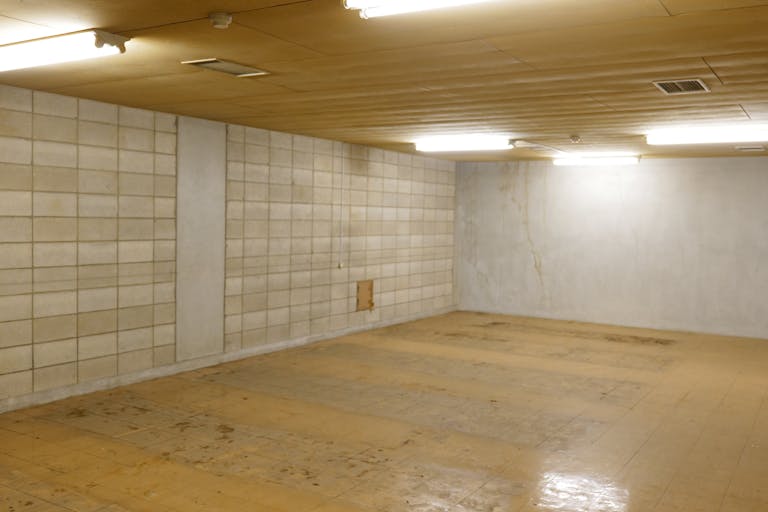 ãé£¯ç°æ©é§
2åãæ®åœ±ãã€ãã³ãã«æé©ãªåŠæ ¡è·¡å°ã®ã¬ã³ã¿ã«ã¹ããŒã¹ïŒãã«äžæ£è²žãïŒã®ç»å17