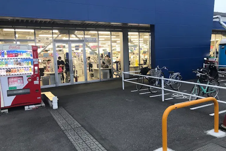 【スーパーセンタートライアル小山店】キッチンカー(調理営業)出店限定/屋外スペース ※ケバブと焼鳥利用不可の画像1