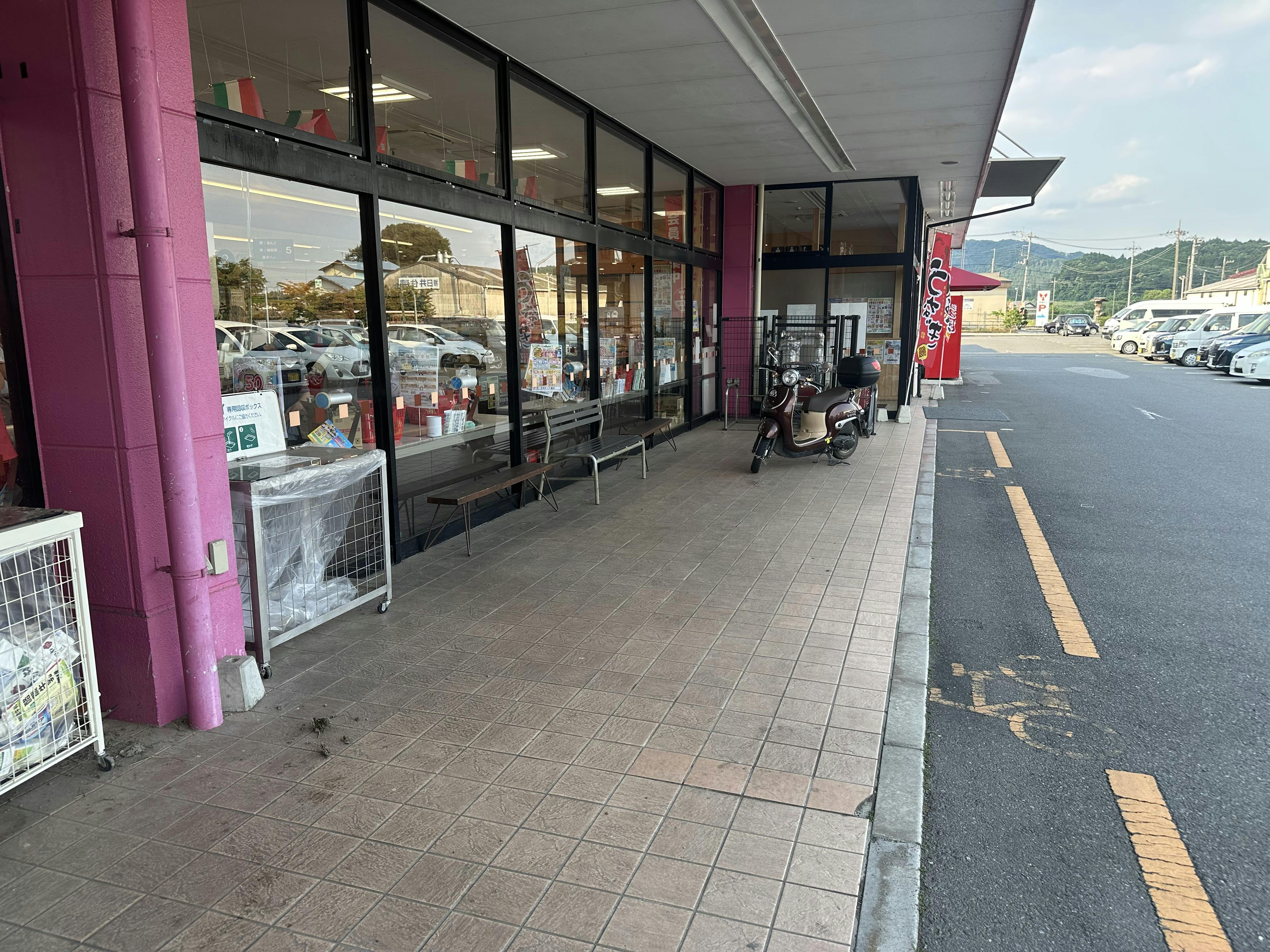 【ヤオハン栗野店】プロモーションやキッチンカーに最適な店頭軒下スペースの画像