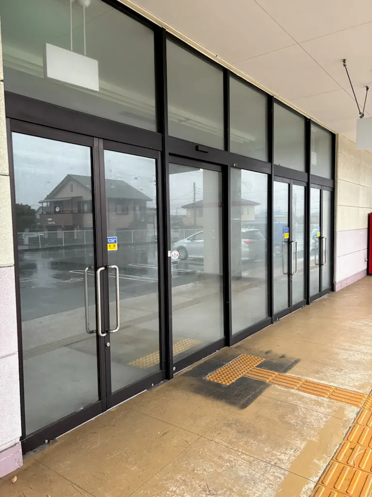 【西友　松長店】＜料金改定：お値下げしました＞ 1階テナント跡区画 (薬局テナントと100均テナントの間)　プロモーション用途や物販、食物販のポップアップストアに最適なスーパー店内催事イベントスペースの画像