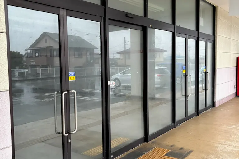 【西友 松長店】<料金改定:お値下げしました> 1階テナント跡区画 (薬局テナントと100均テナントの間) プロモーション用途や物販、食物販のポップアップストアに最適なスーパー店内催事イベントスペース