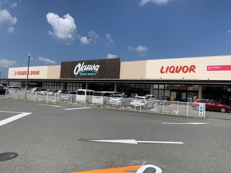 【オークワ 岩出西店】プロモーションに最適な風除室スペースの画像