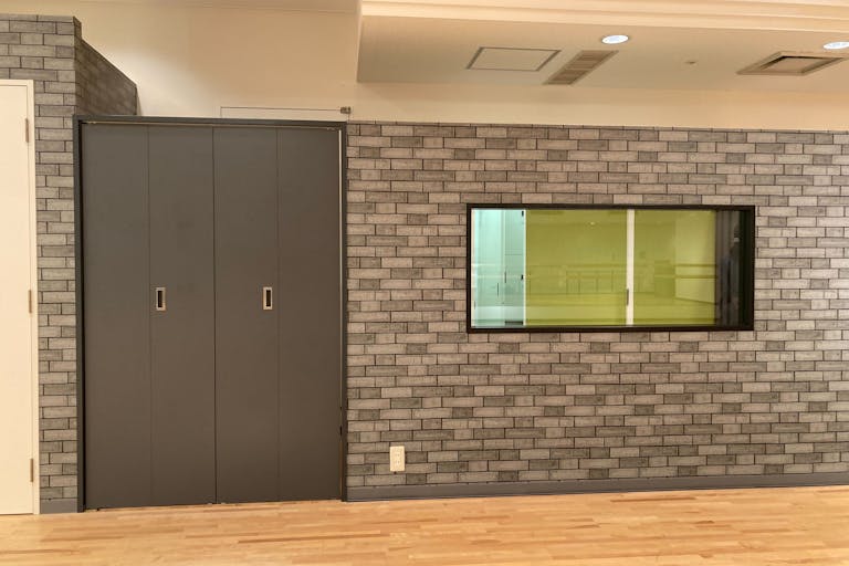 脱衣室 or 荷物置き場(ドア閉)