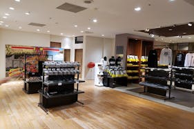 【有楽町マルイ】7階 カレンダリウムD08【物販】木調の落ち着いた内装が特徴、展示や体験ワークショップに最適