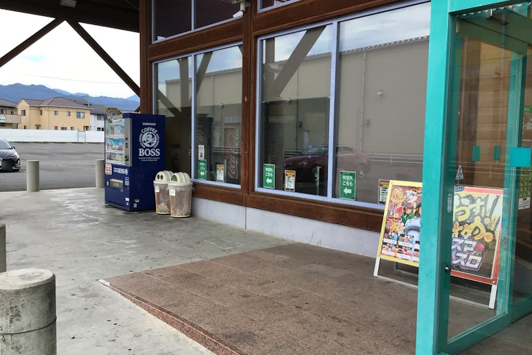 【ダイナム群馬吉井店】プロモーションイベントに最適なアミューズメント施設のイベントスペース(店舗出入口前)の画像1