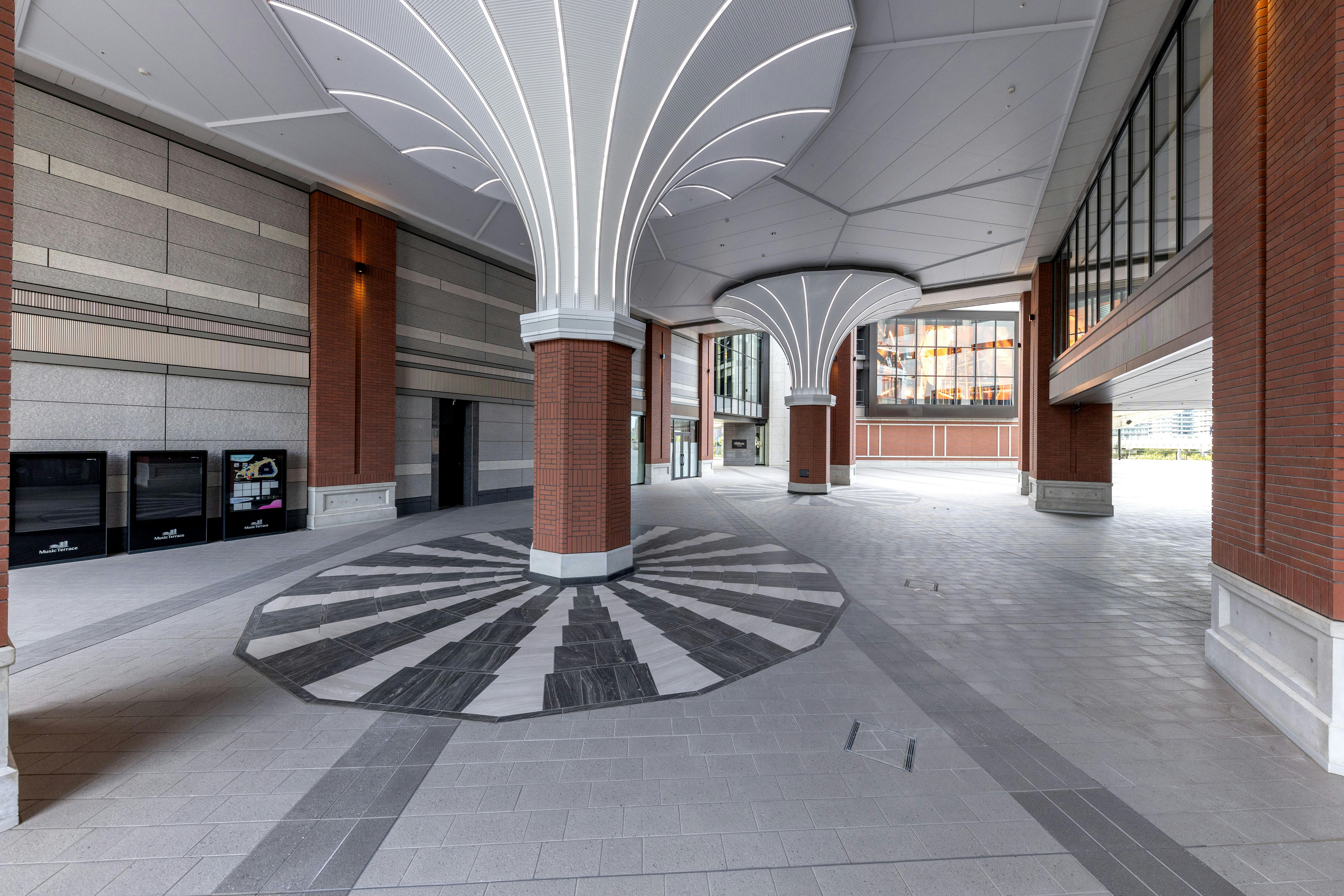 【Kアリーナ横浜 】大規模なプロモーションイベントや最適な世界最大級の音楽特化型アリーナふもとのイベントスペース