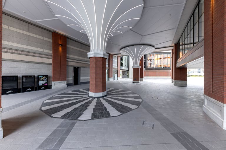 【Kアリーナ横浜 】大規模なプロモーションイベントや最適な世界最大級の音楽特化型アリーナふもとのイベントスペースの画像2