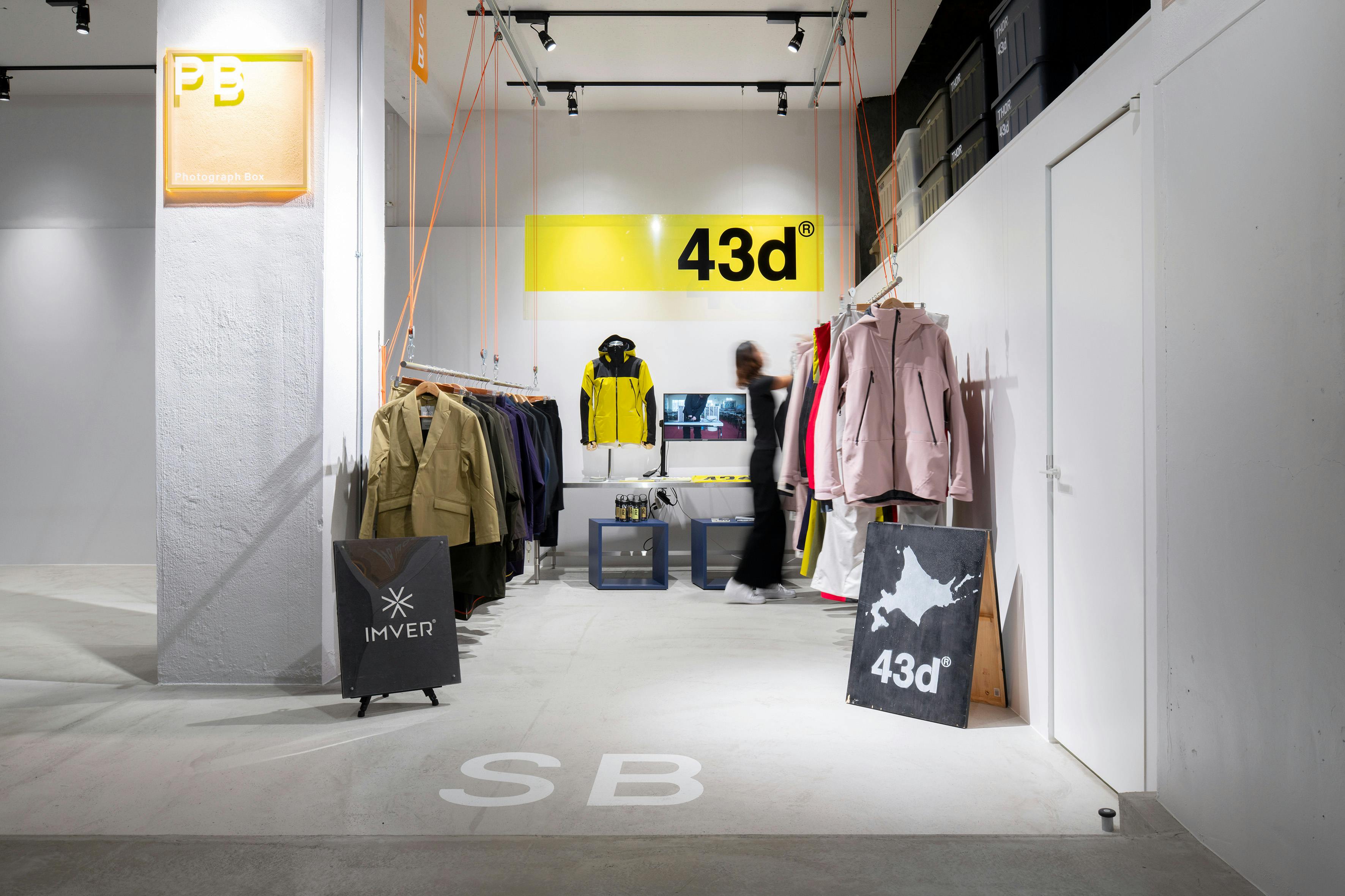 【バスセンター前駅9分】展示会•ポップアップストアや撮影用途に最適な白壁とコンクリート床のシンプルなイベントスペース