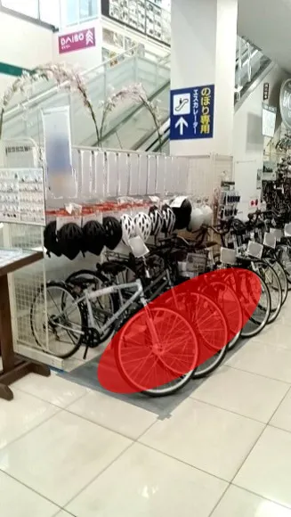 【HIヒロセスーパーコンボ明野店】プロモーションイベントに最適なホームセンターの風除室スペース