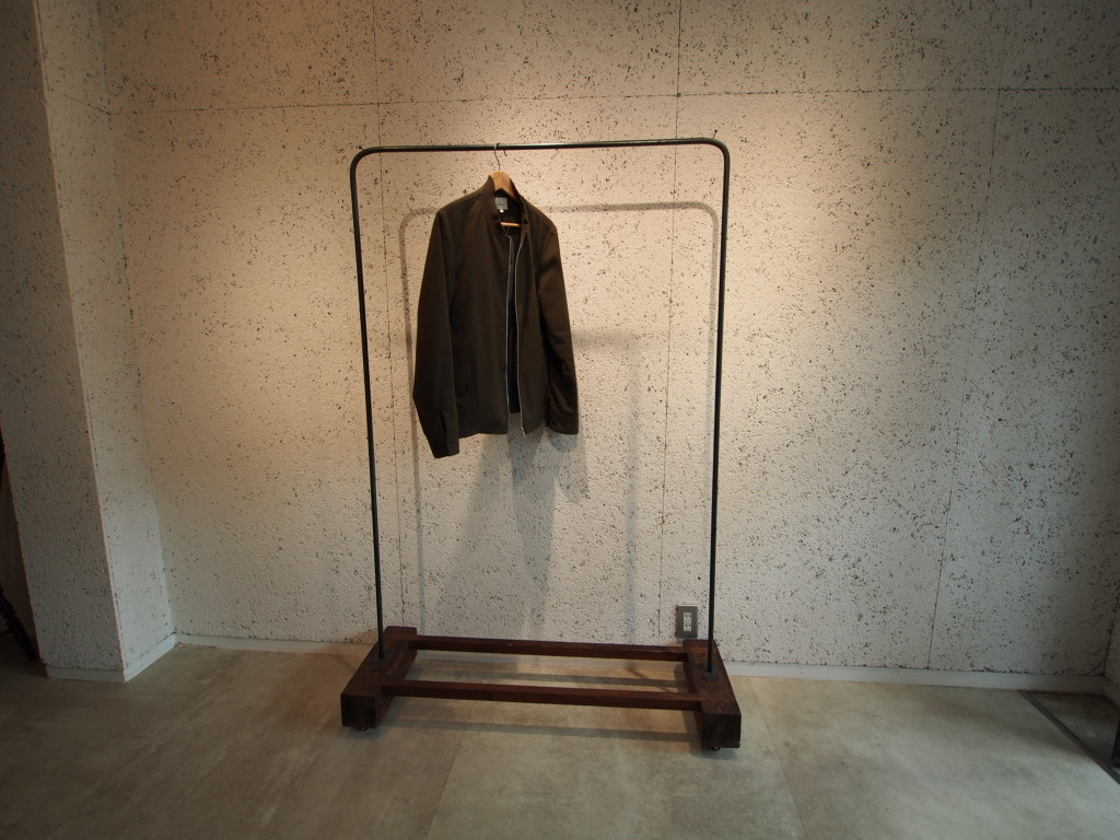 ハンガーラック（黒）x1台