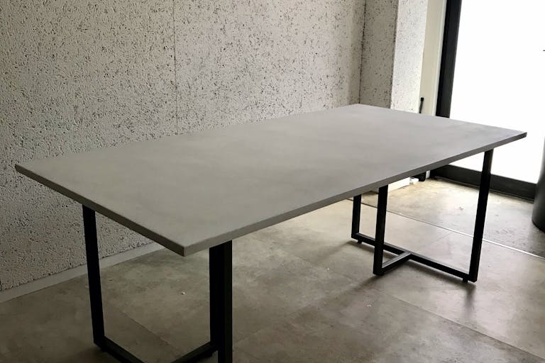 モルタル天板+金物脚(角パイプ)