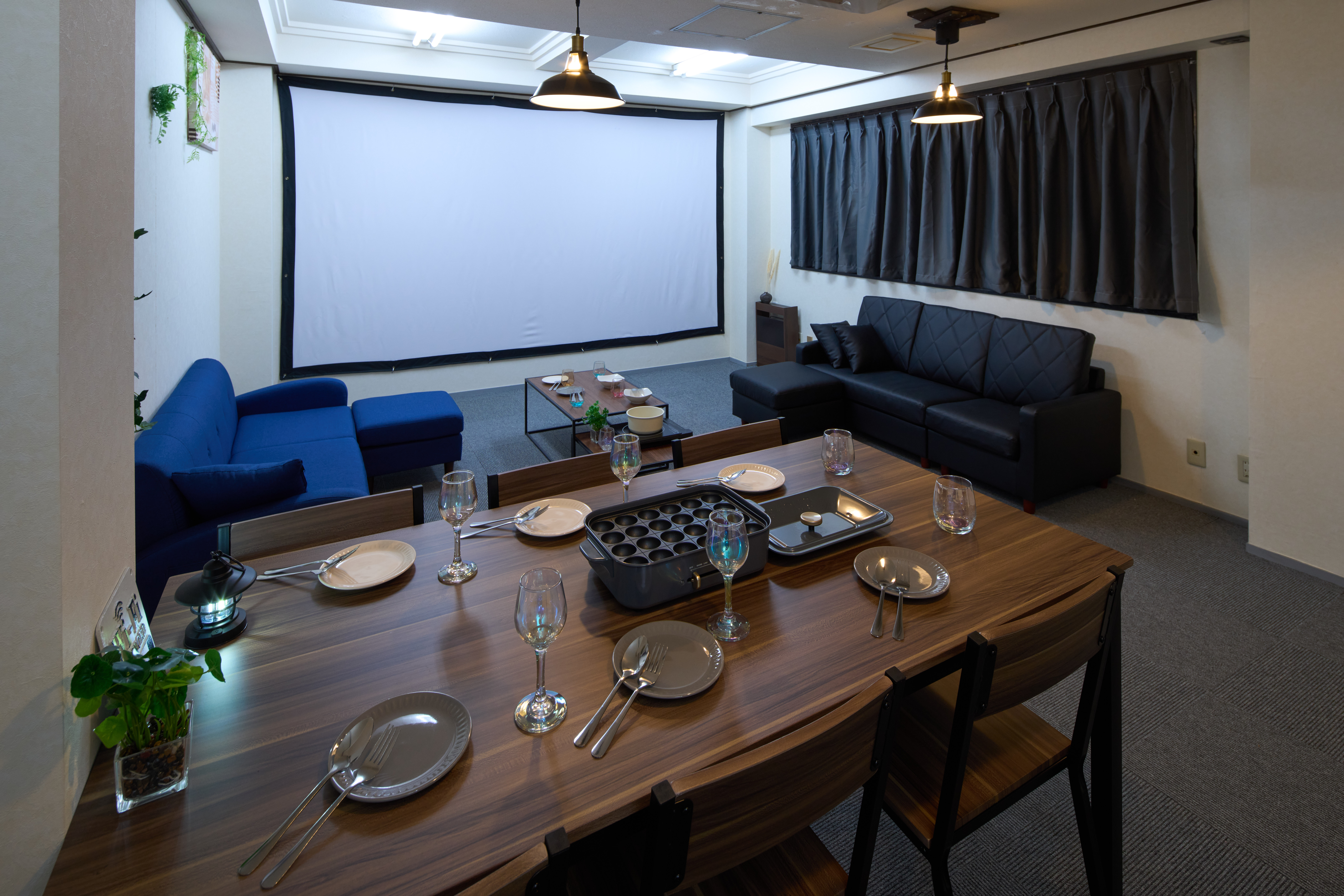 【平塚駅5分】オフ会等のプライベート利用に最適な特大スクリーン付きのレンタルスペース