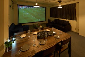 【平塚駅5分】オフ会等のプライベート利用に最適な特大スクリーン付きのレンタルスペース