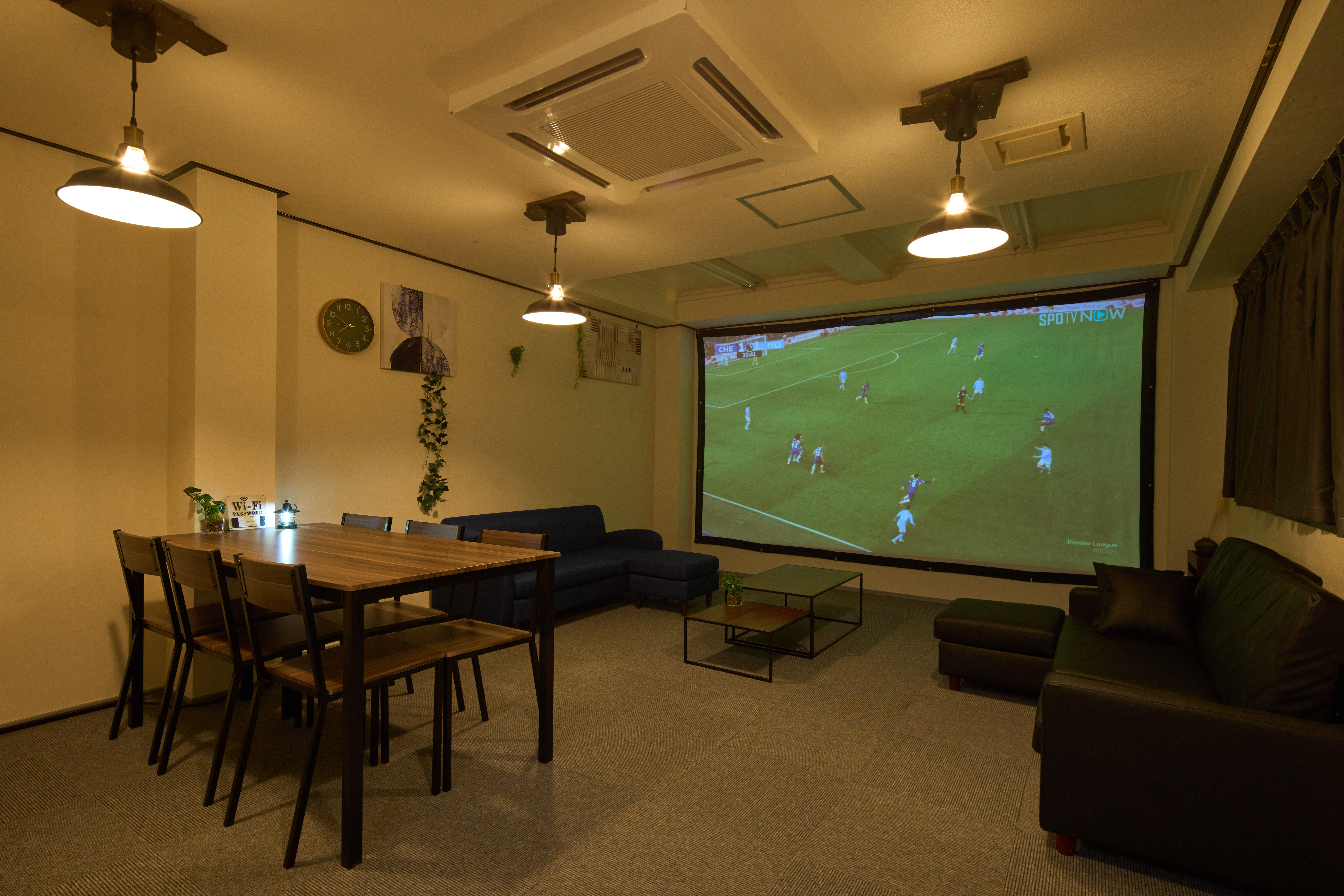 【平塚駅5分】オフ会等のプライベート利用に最適な特大スクリーン付きのレンタルスペース