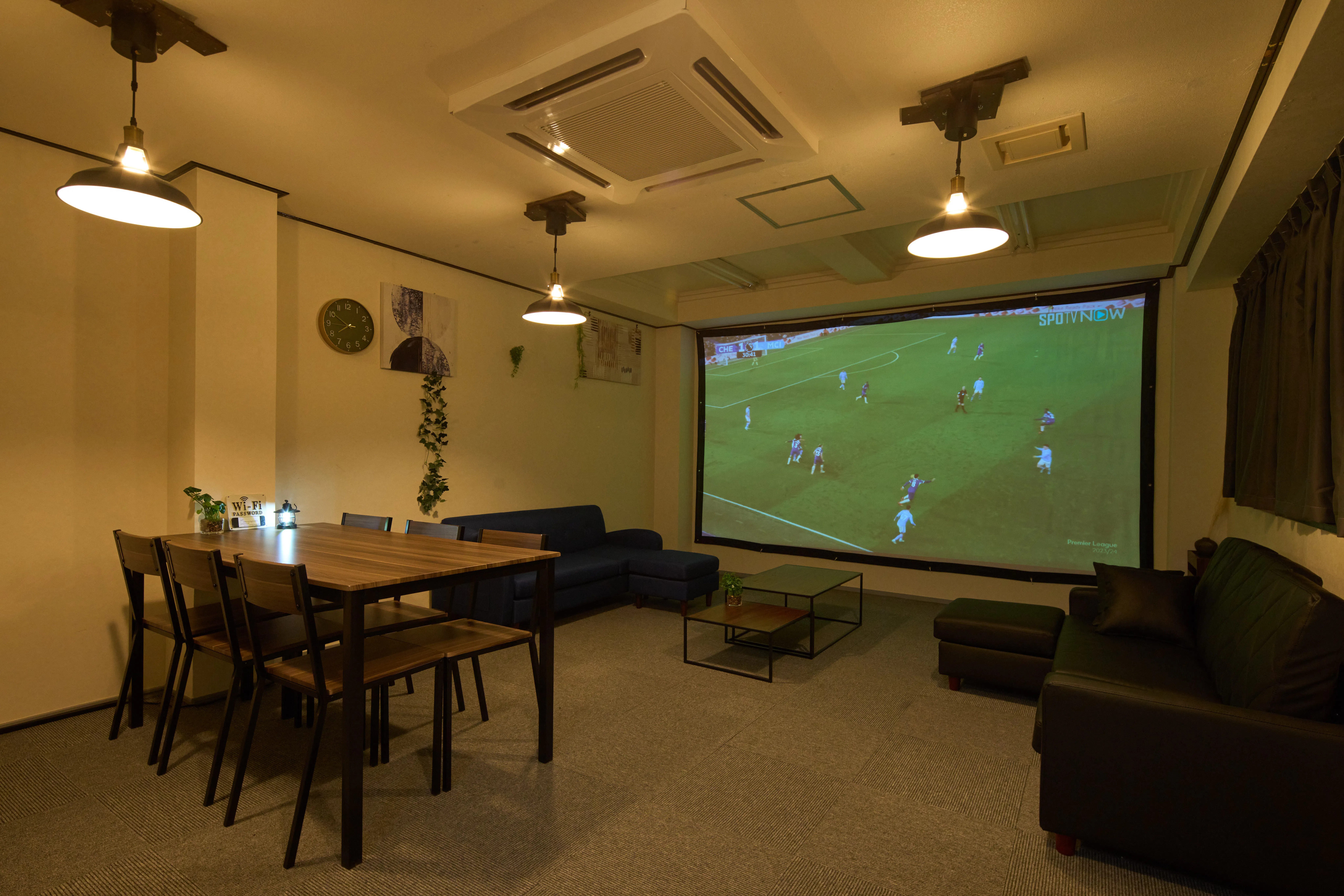 【平塚駅5分】オフ会等のプライベート利用に最適な特大スクリーン付きのレンタルスペース