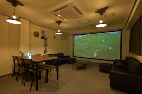 【平塚駅5分】オフ会等のプライベート利用に最適な特大スクリーン付きのレンタルスペース