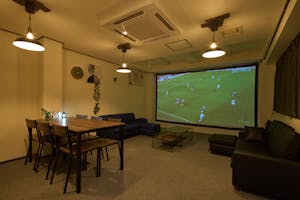 【平塚駅5分】オフ会等のプライベート利用に最適な特大スクリーン付きのレンタルスペース