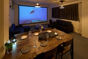 【平塚駅5分】オフ会等のプライベート利用に最適な特大スクリーン付きのレンタルスペース