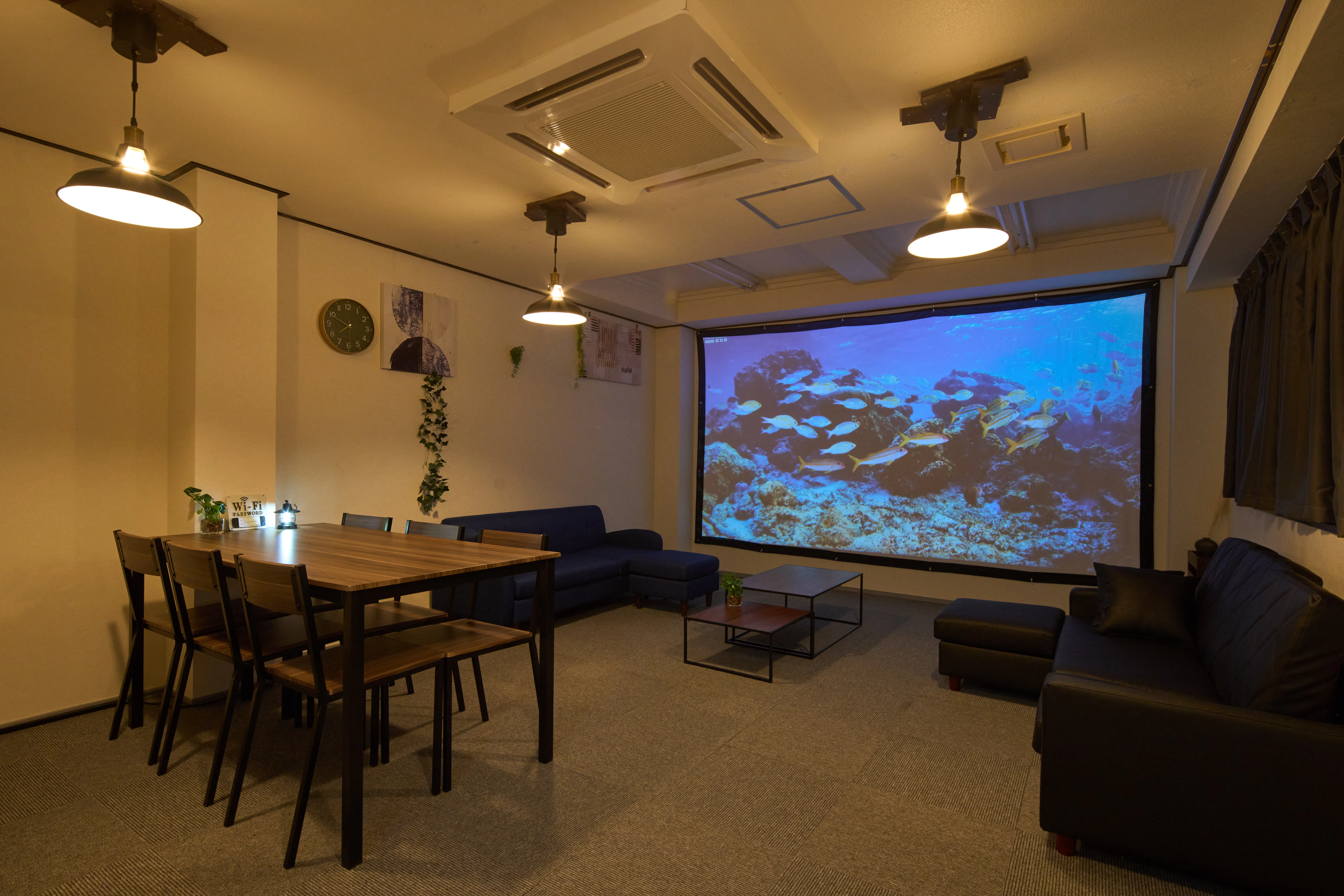 【平塚駅5分】オフ会等のプライベート利用に最適な特大スクリーン付きのレンタルスペース