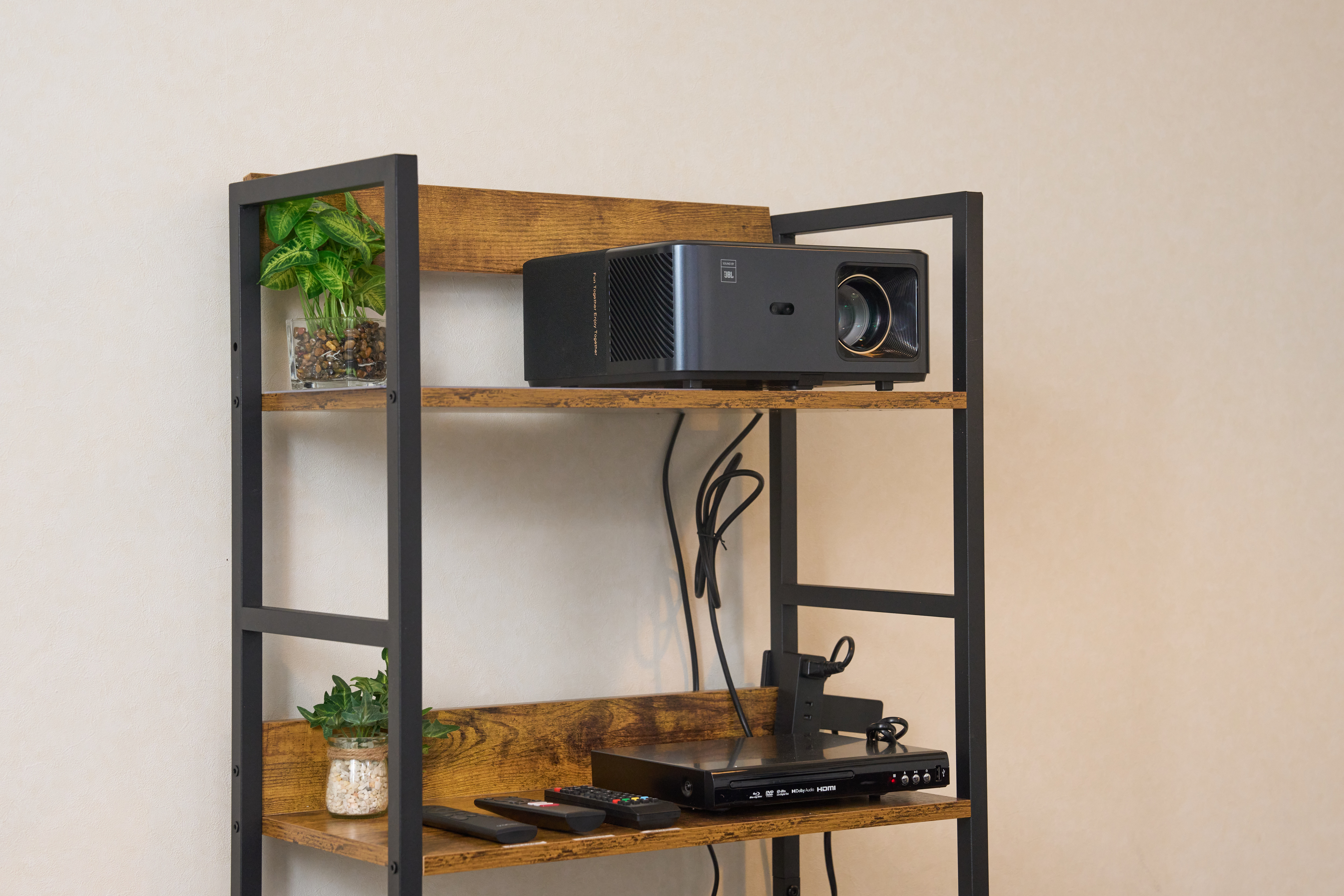 【平塚駅5分】オフ会等のプライベート利用に最適な特大スクリーン付きのレンタルスペース