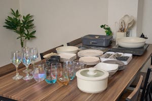 【平塚駅5分】オフ会等のプライベート利用に最適な特大スクリーン付きのレンタルスペース