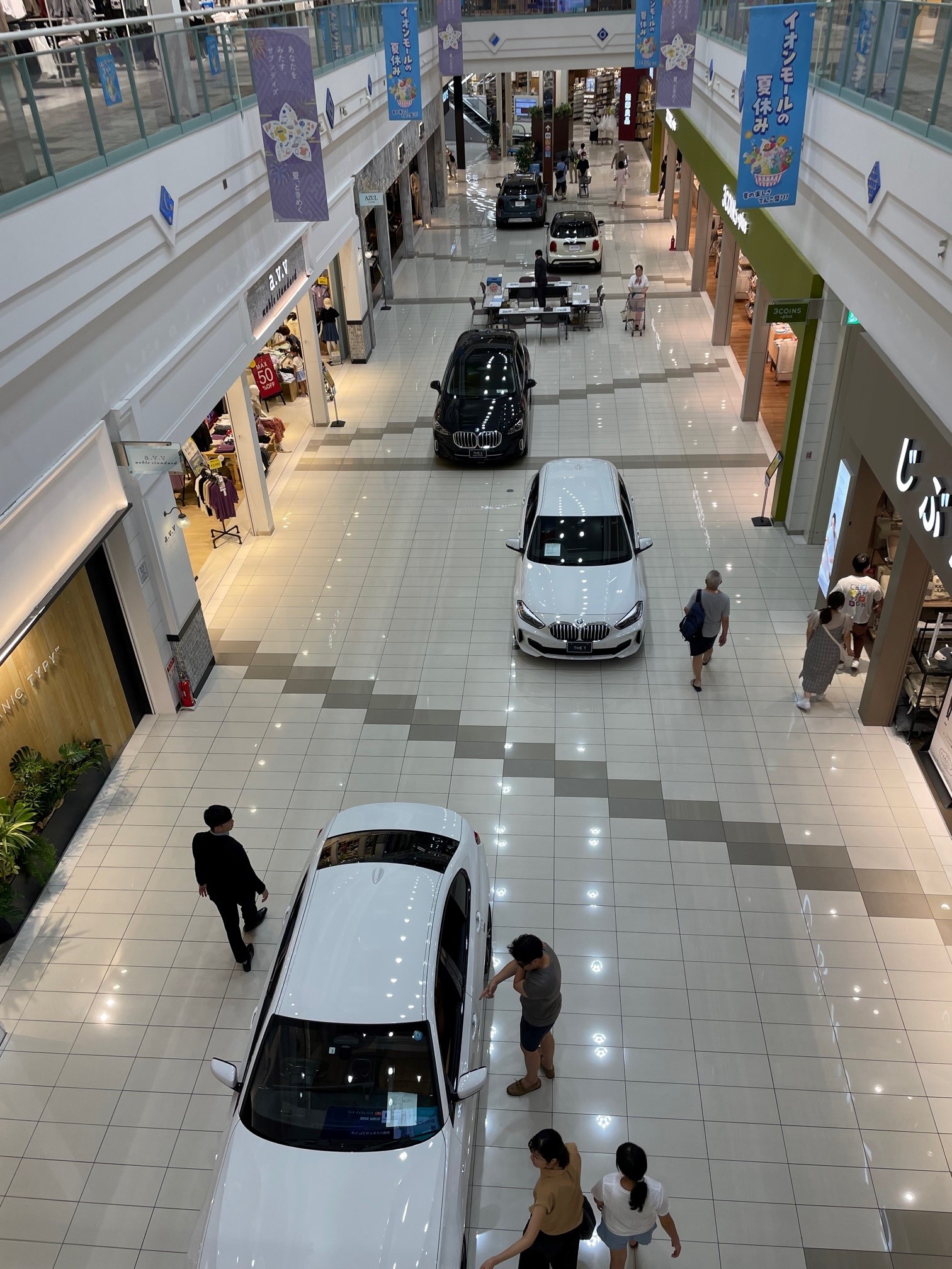 【イオンモール京都五条】1F　吹抜け（インフォメーション側）