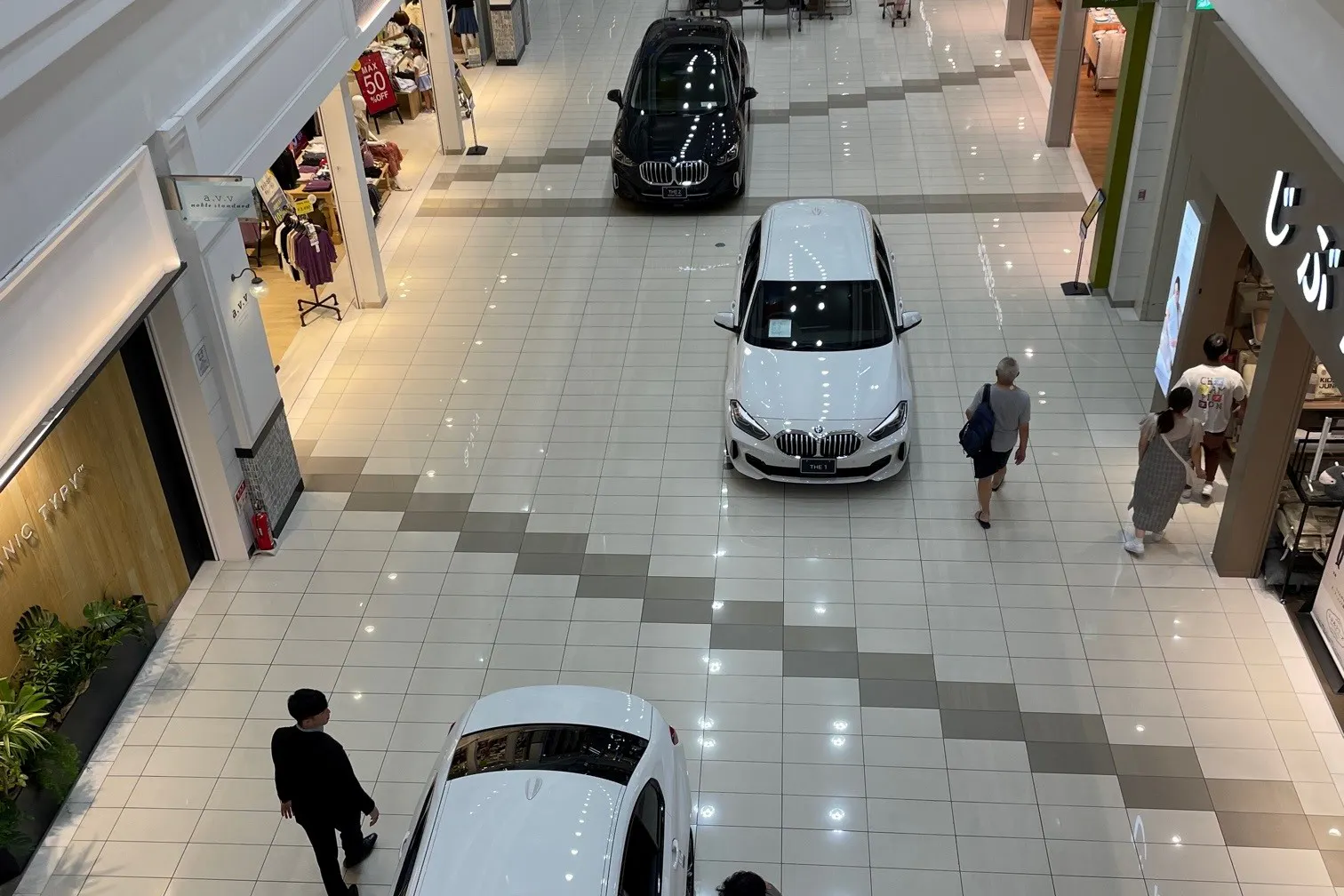 【イオンモール京都五条】1F 吹抜け(インフォメーション側)